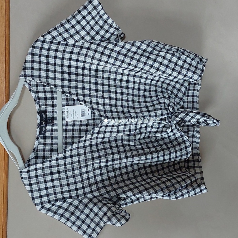 Back and White Checkered Large Short Sleeve Crop Top